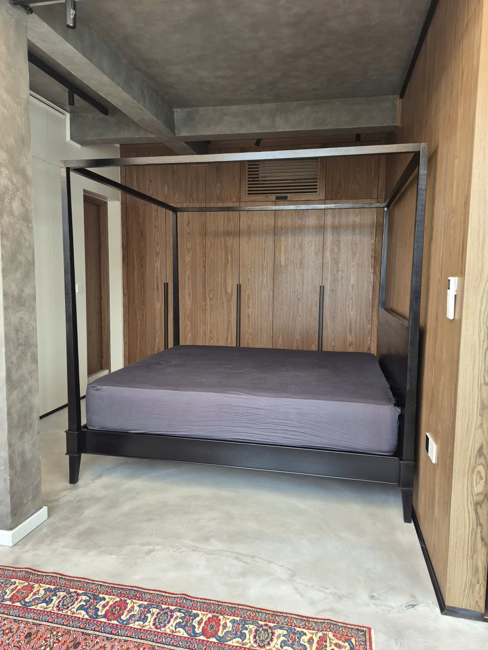 King Bed 37