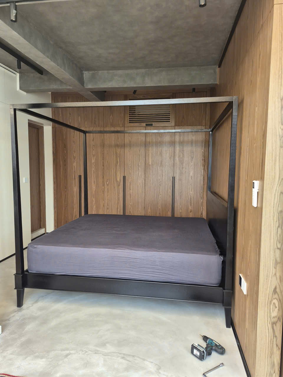 King Bed 37
