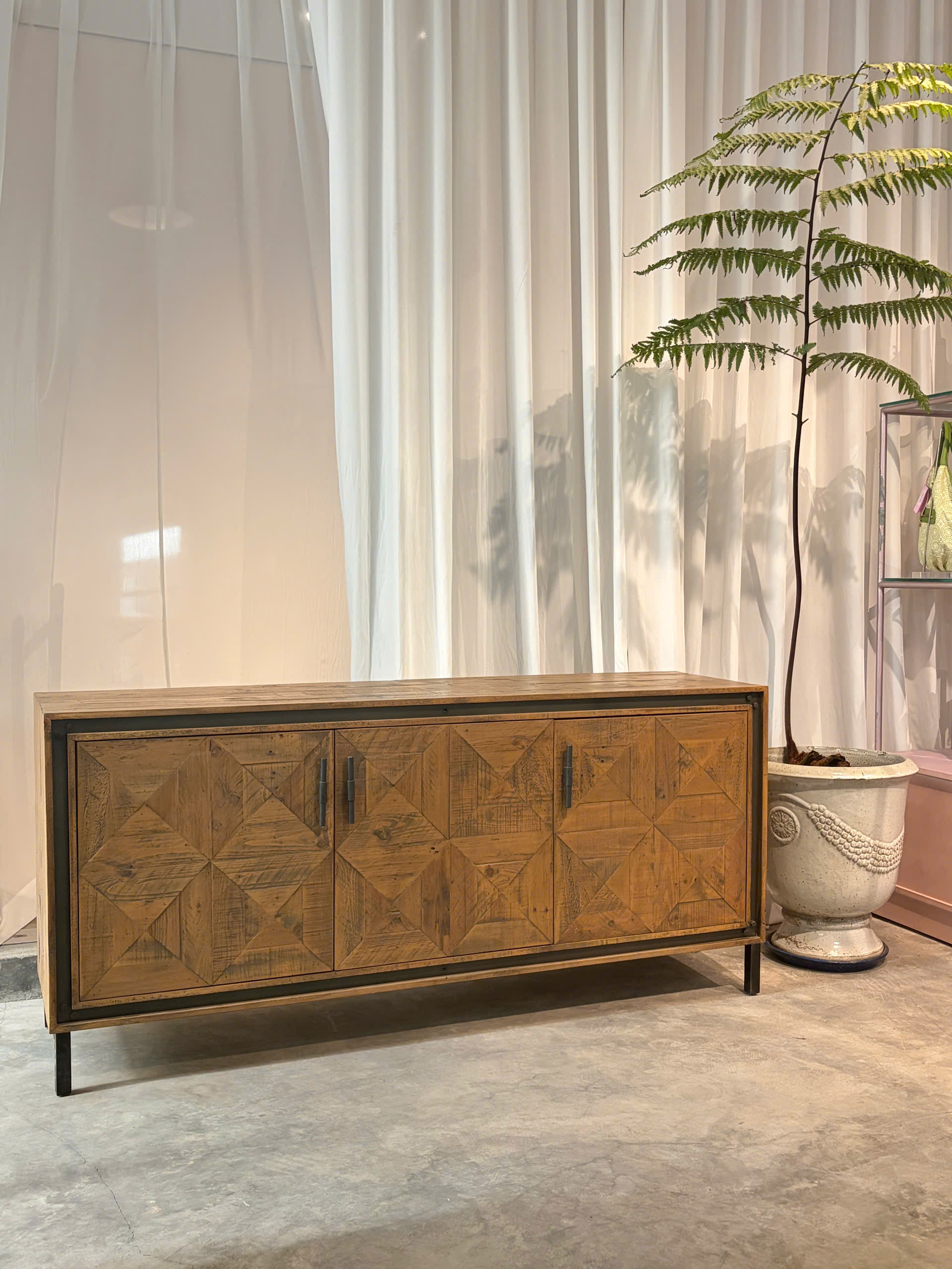 Sideboard 62