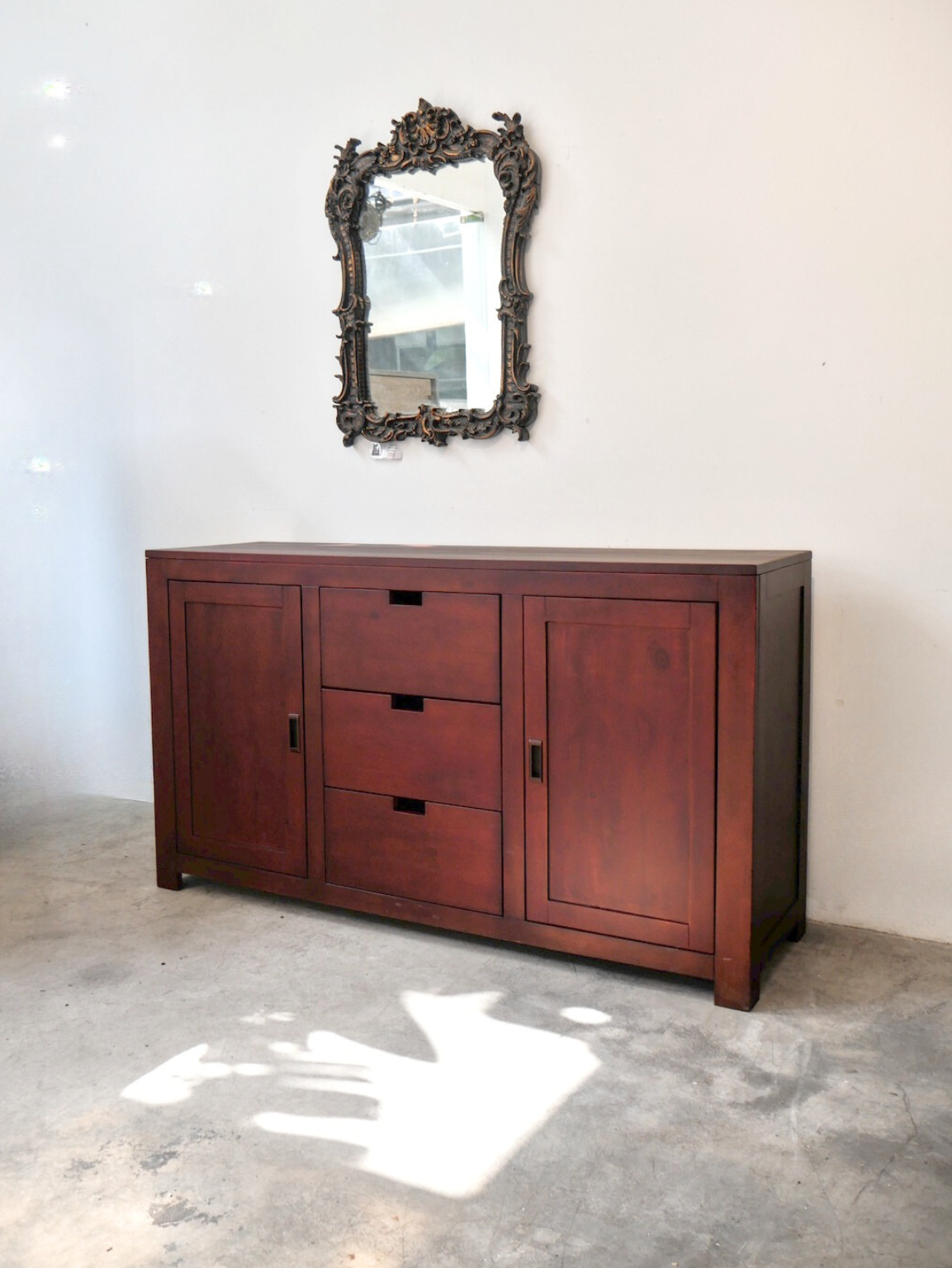 Sideboard 69