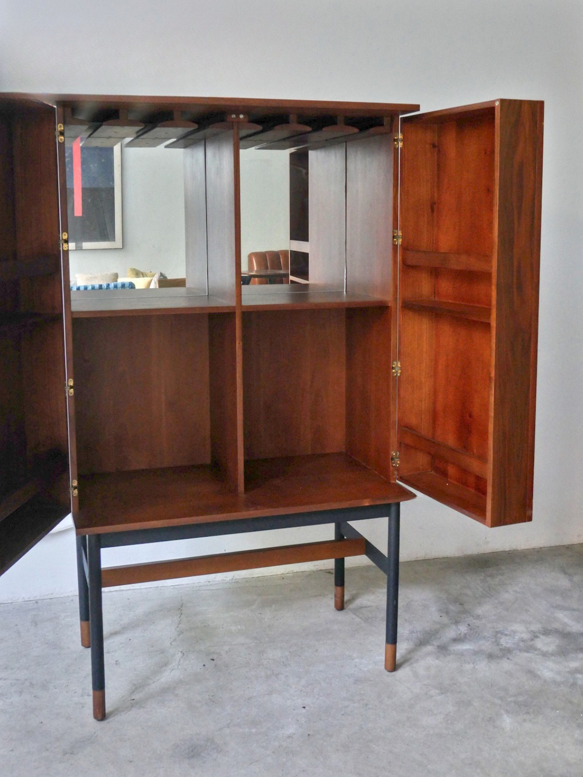 Wine cabinet 23