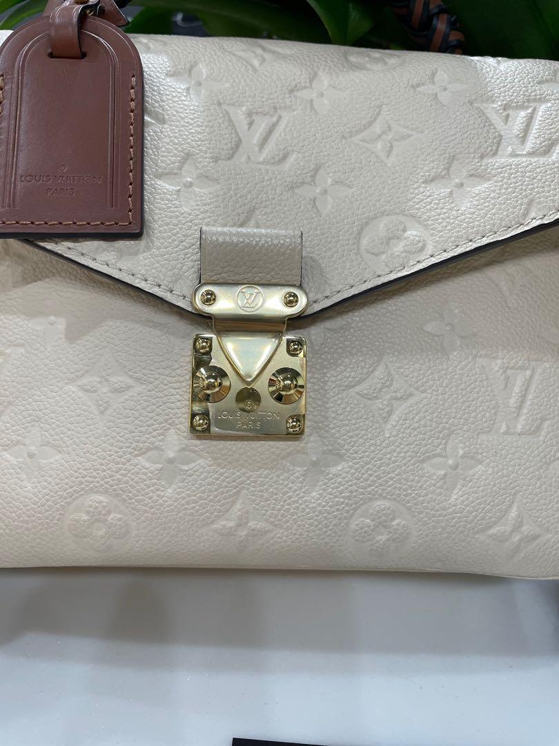 louis_vuitton_pochette_metis_b_1622898443_dec0b8f1_progressive.jpg