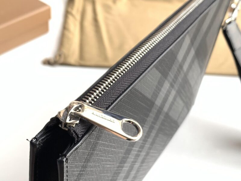Clutch_Burberry_London_Check_pouch_mau_xanh_CLB04_10_e1627979895976.jpg