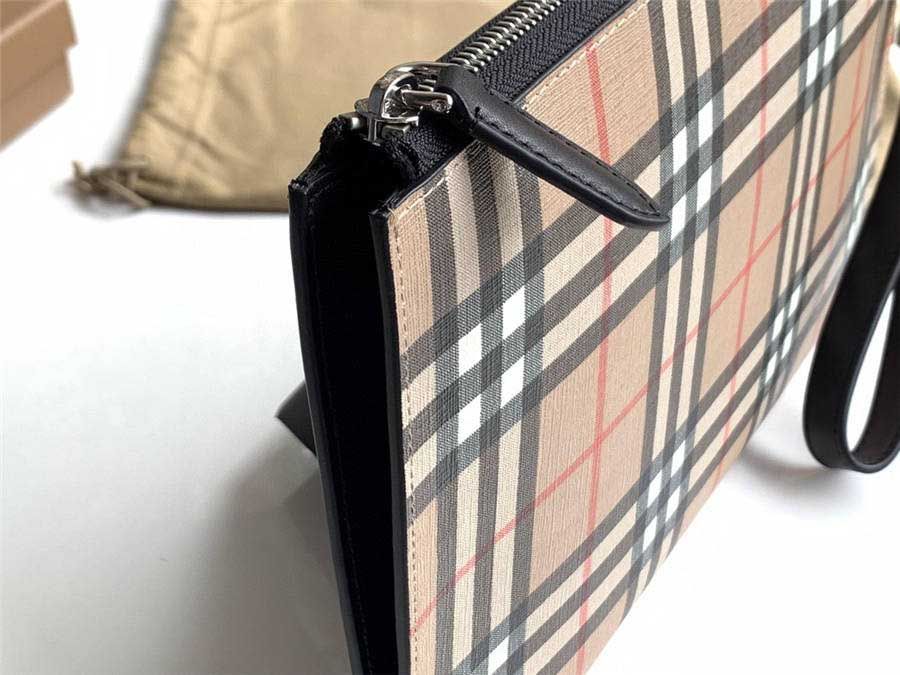 vi_cam_tay_burberry_vintage_check_e_canvas_zip_pouch_nau_vang_1.jpg