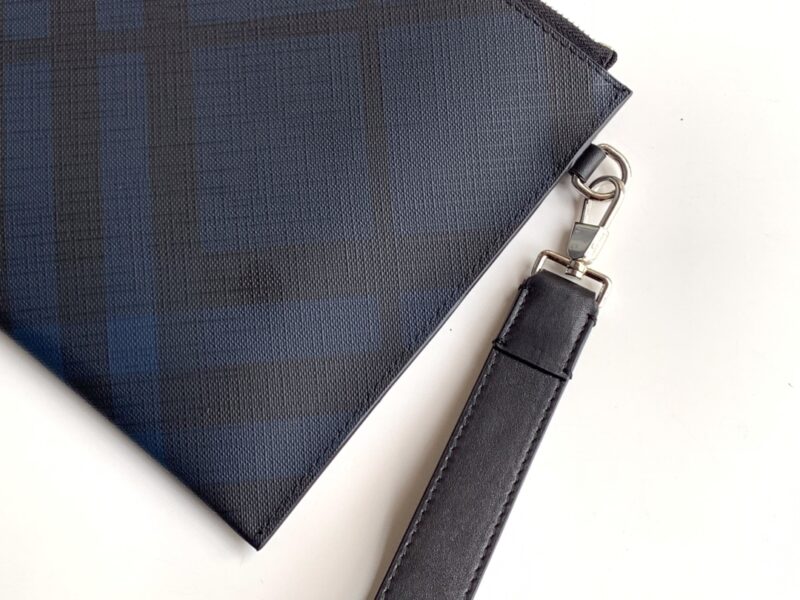 Clutch_Burberry_London_Check_pouch_mau_xanh_CLB04_10_e1627979895976.jpg