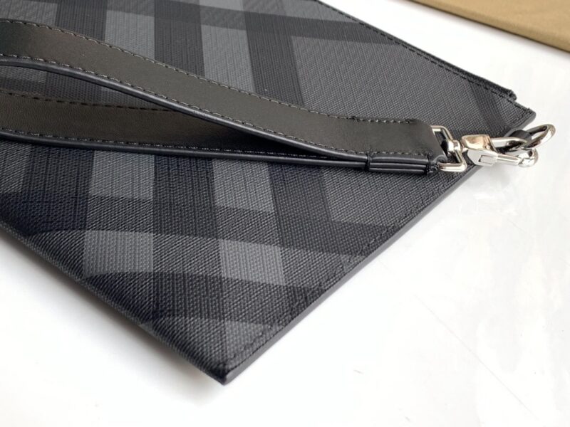 Clutch_Burberry_London_Check_pouch_mau_xanh_CLB04_10_e1627979895976.jpg