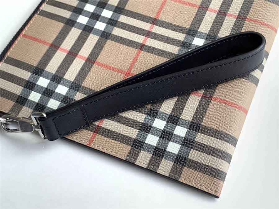 vi_cam_tay_burberry_vintage_check_e_canvas_zip_pouch_nau_vang_1.jpg