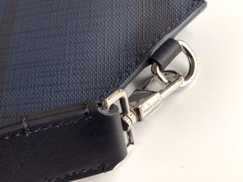 Clutch_Burberry_London_Check_pouch_mau_xanh_CLB04_10_e1627979895976.jpg
