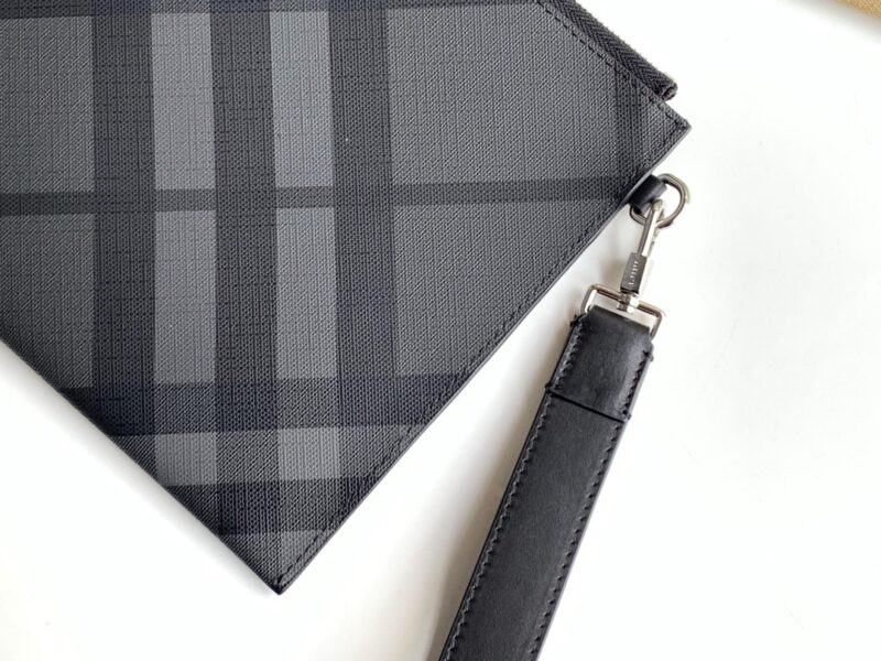 Clutch_Burberry_London_Check_pouch_mau_xanh_CLB04_10_e1627979895976.jpg