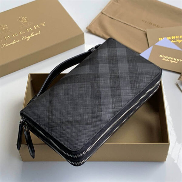 vi_nam_burberry_london_check_travel_wallet_quai_deo_tay_mau_xam_31.jpg