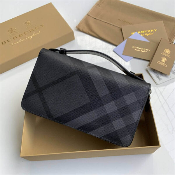 vi_nam_burberry_london_check_travel_wallet_quai_deo_tay_mau_xam_31.jpg