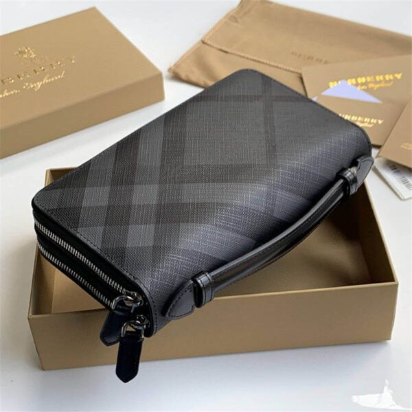 vi_nam_burberry_london_check_travel_wallet_quai_deo_tay_mau_xam_31.jpg