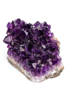Cẩm Nang Chơi Đá #5: Đá Amethyst – Viên Đá Tím Hoàng Gia Của Sự Bình An