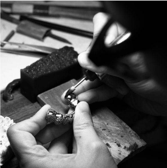Where-to-Buy-Jewelry-in-Hanoi-2026-Custom-Grillz-amp-Hip-Hop-Jewelry-Honest-Guide-for-Bold-Style.png