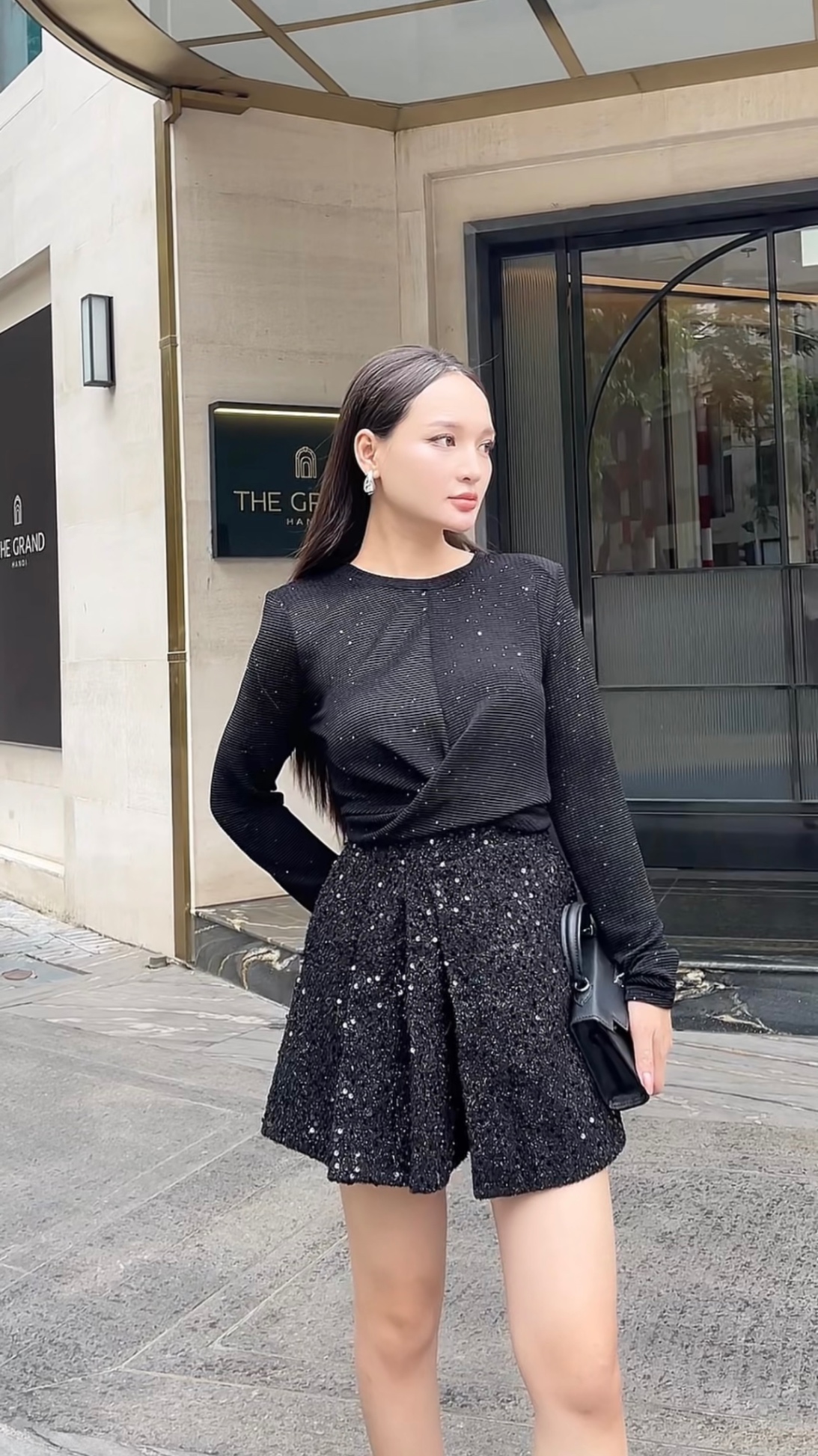 Quần sequin đen