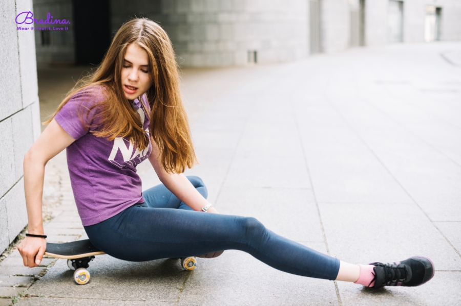 Phối quần legging + áo oversized + sneaker