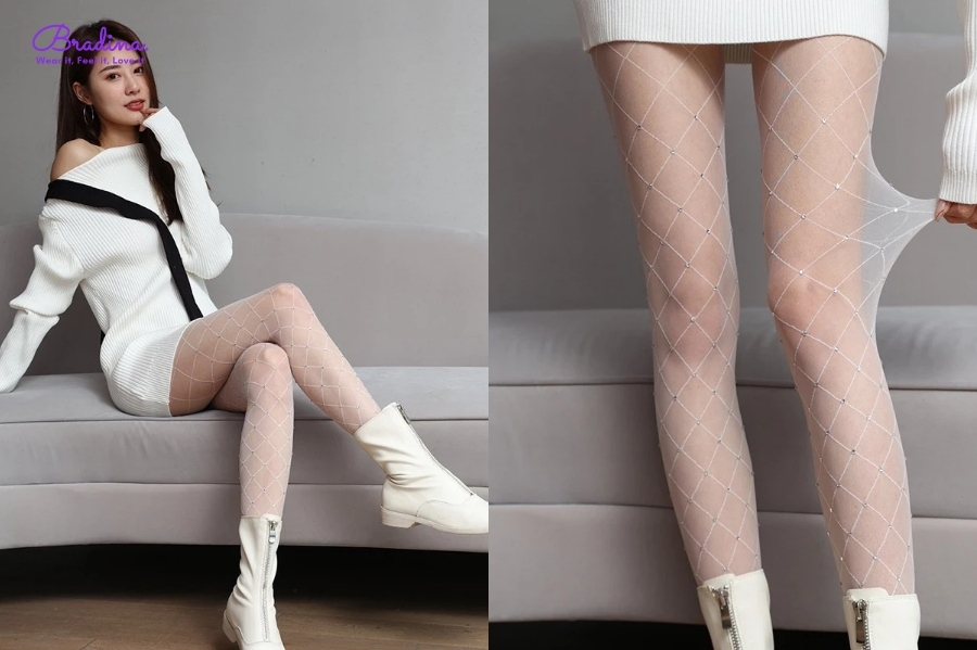 Váy len dáng ngắn + quần tất trắng + boots cổ cao