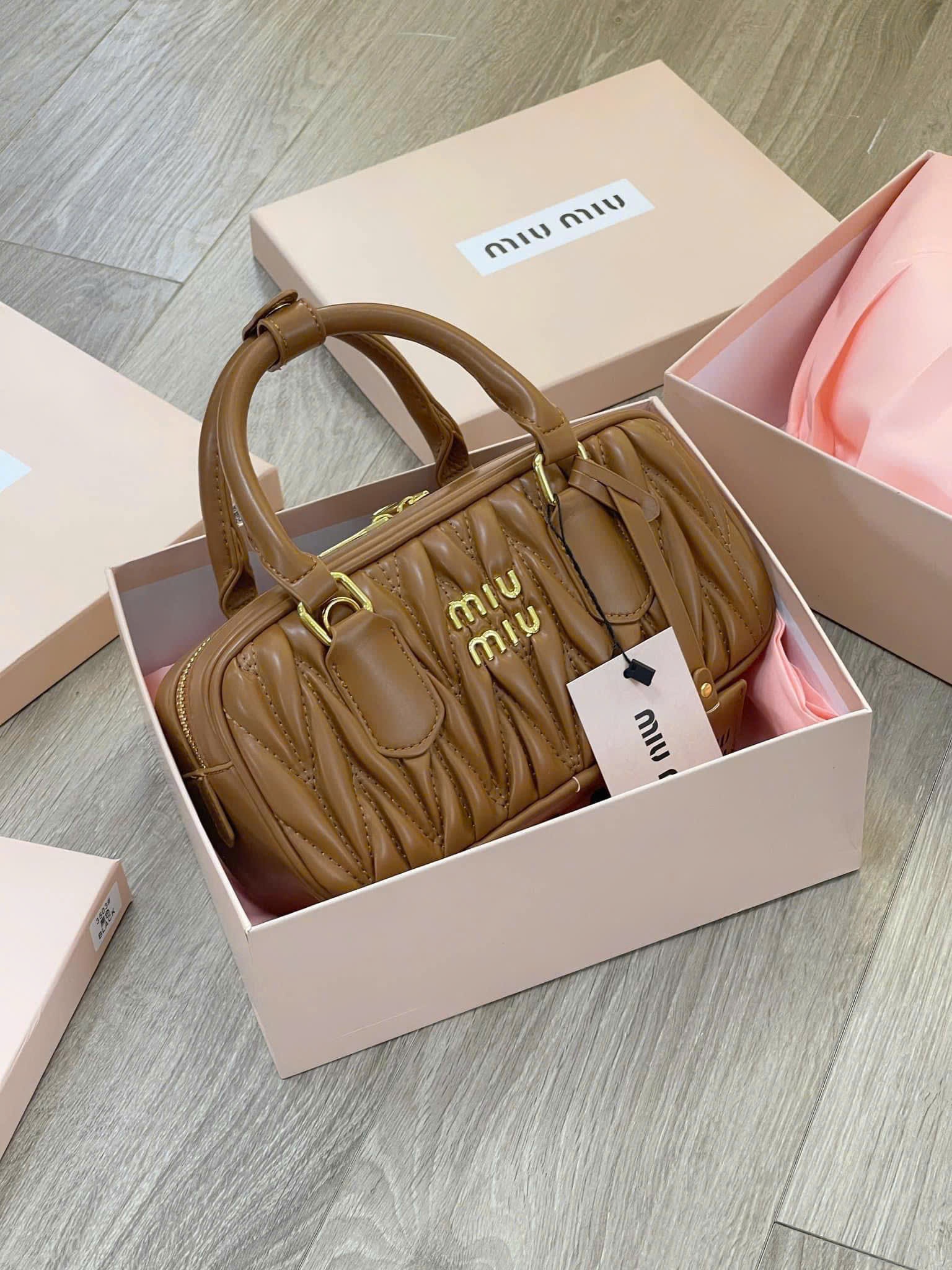 3503# Túi Miumiu vân lá kim fullbox