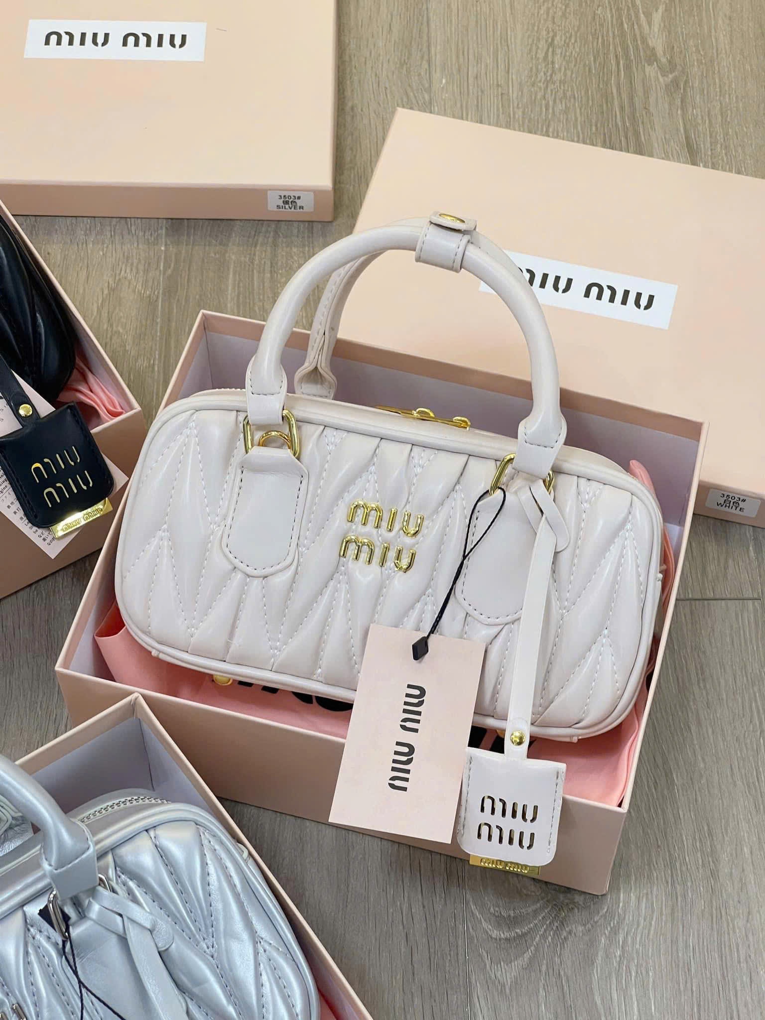 3503# Túi Miumiu vân lá kim fullbox