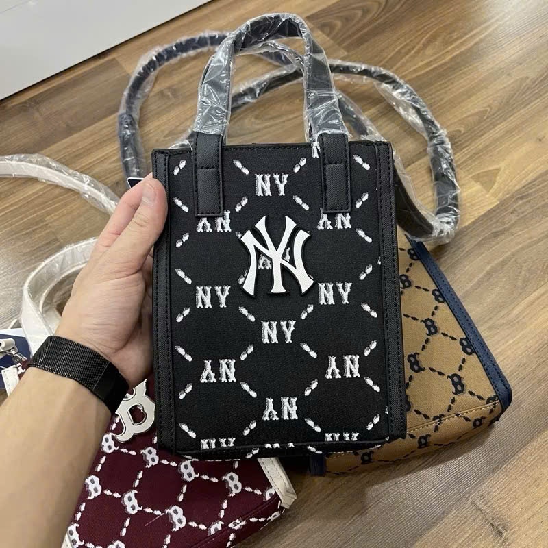 7491# Túi MLB NY dáng đứng Phonebag