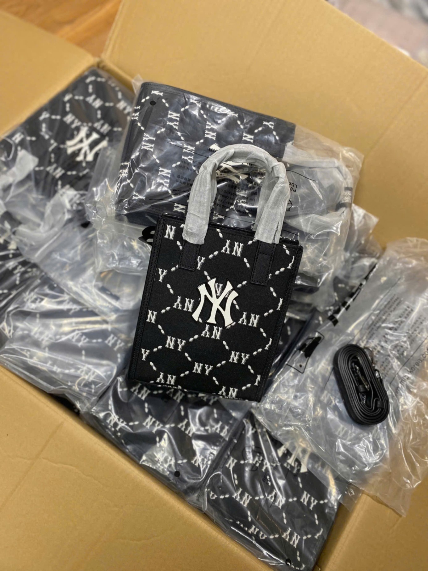 7491# Túi MLB NY dáng đứng Phonebag