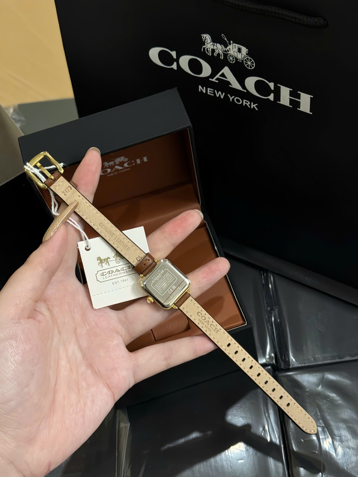 C2811# Đồng hồ Coach mặt vuông fullbox