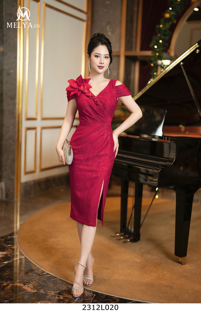 Red Vietnamese Long Dress / Áo Dài Ren Đỏ Kết Hoa 3D – 195 Designs