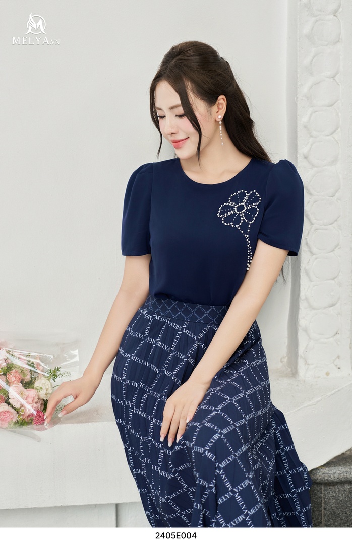 Set Bộ - Áo Phông Chân Váy Dập Ly Hoạ Tiết Monogram Melya