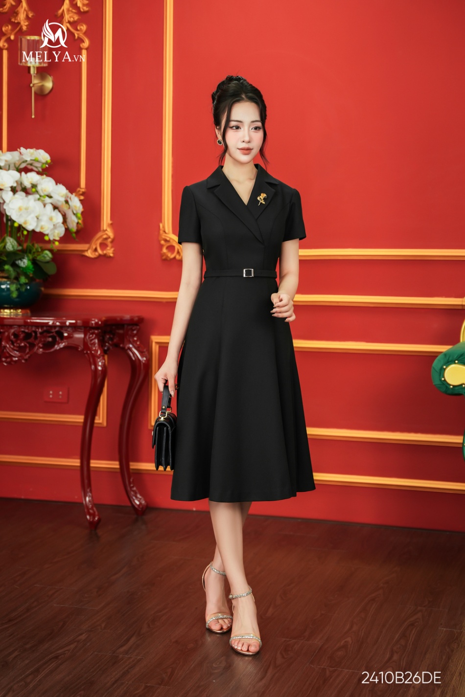 Đầm Ôm Xoè - Cổ Vest Tay Cộc - Đen