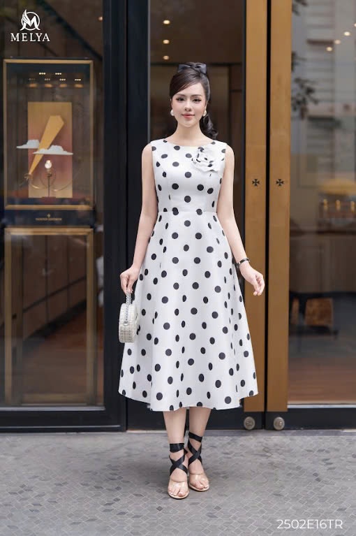 Đầm xoè - Chấm bi hoa 3D - Trắng phối đen