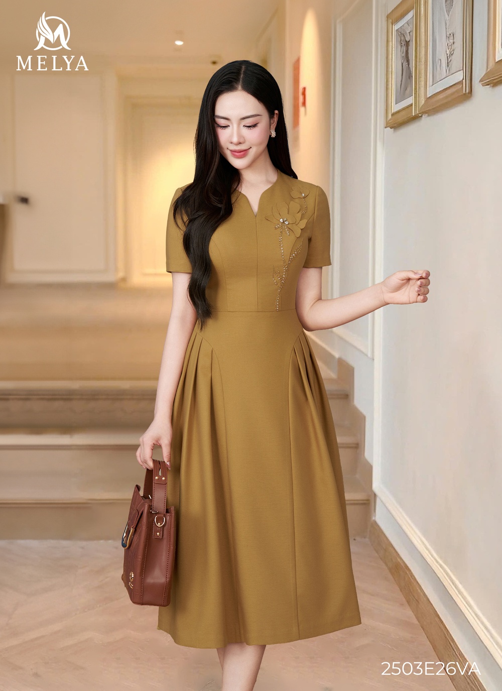 Đầm xòe - Xếp ly vàng đồng đính hoa 3D - Vàng đồng
