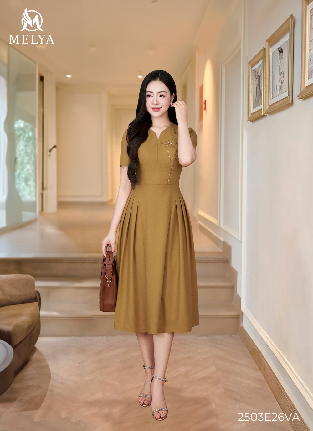 Đầm xòe - Xếp ly vàng đồng đính hoa 3D - Vàng đồng