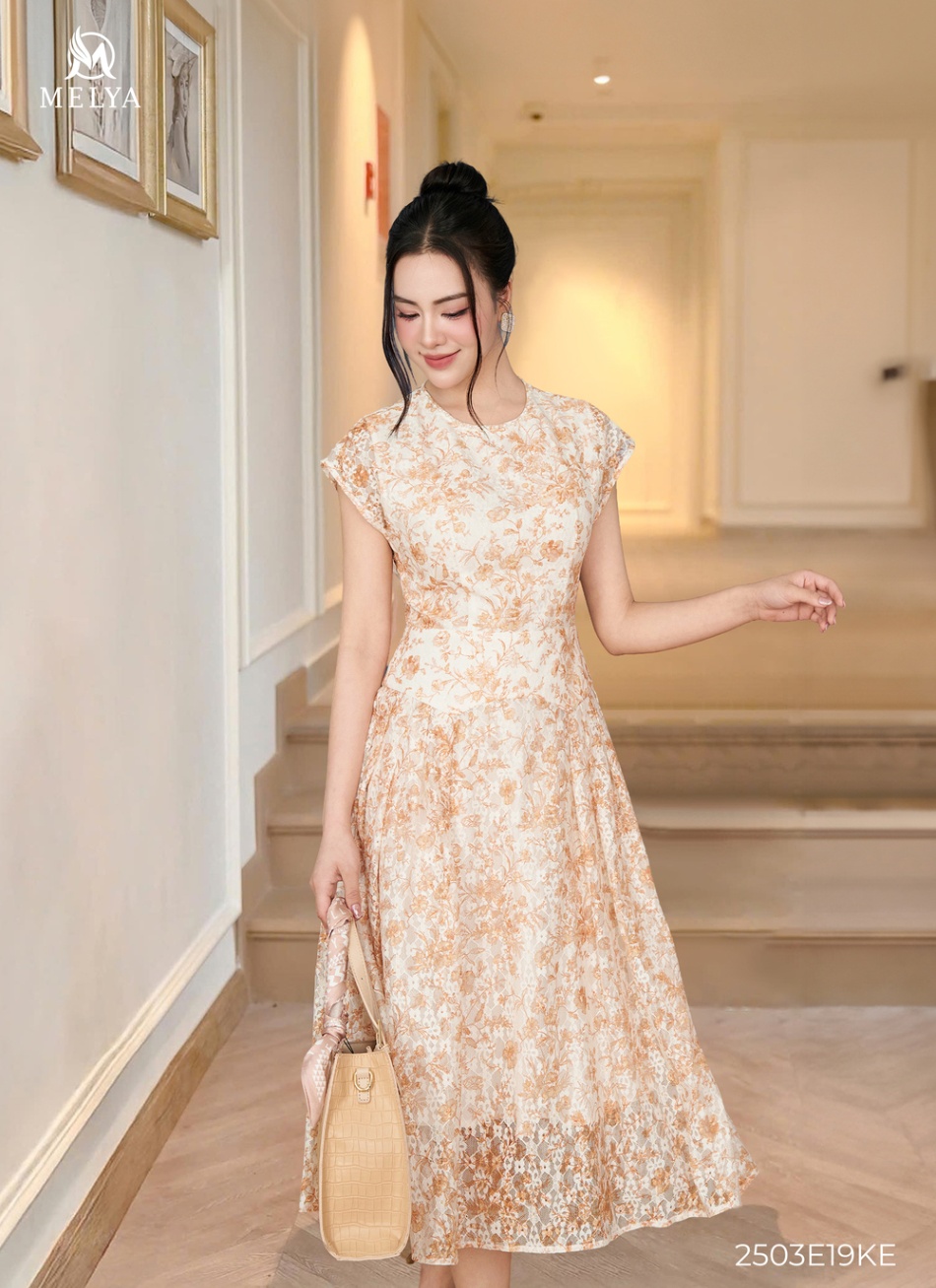 Đầm xòe - Ren hoa tay chờm đính kết cổ - Kem phối vàng