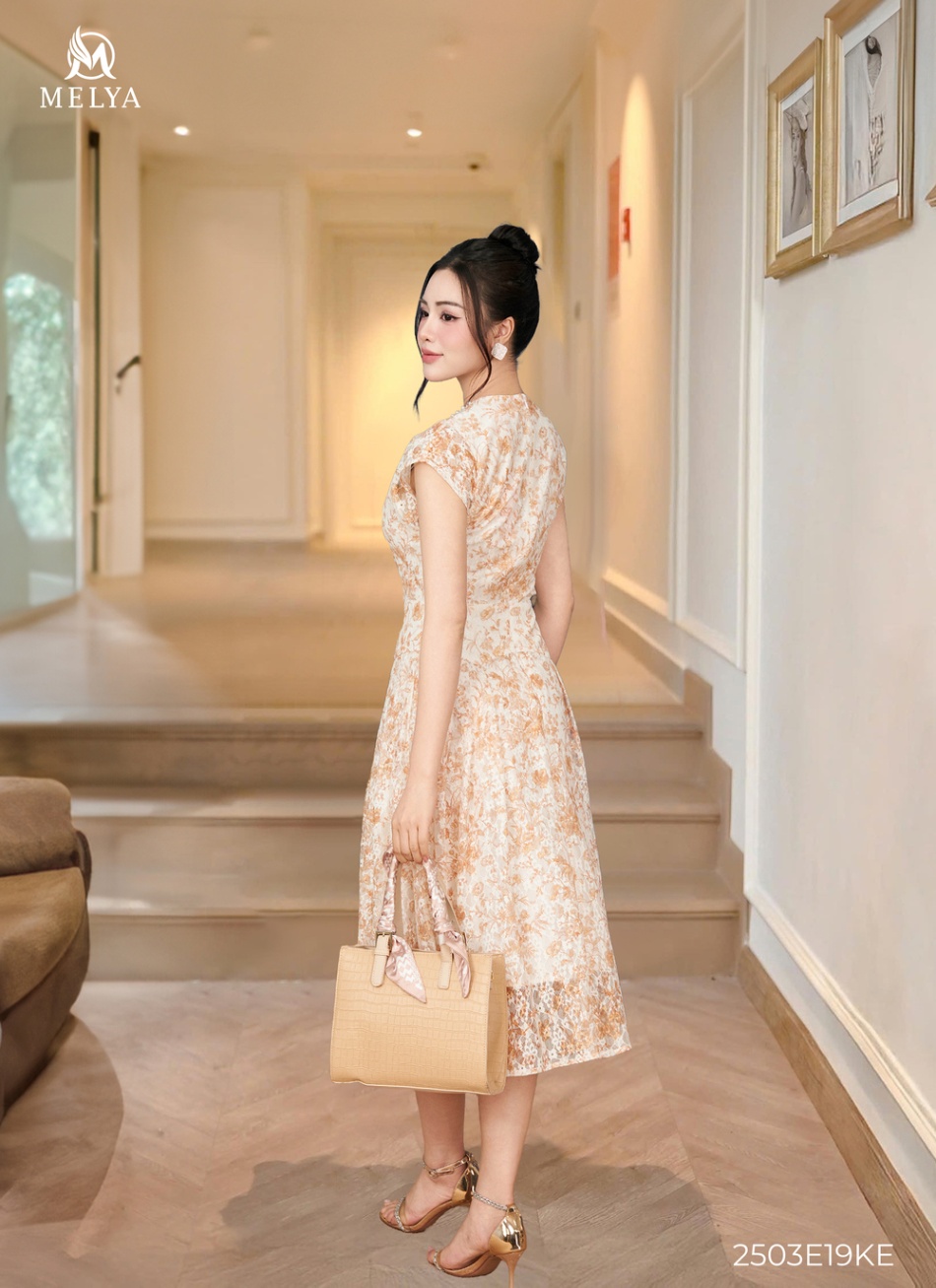 Đầm xòe - Ren hoa tay chờm đính kết cổ - Kem phối vàng