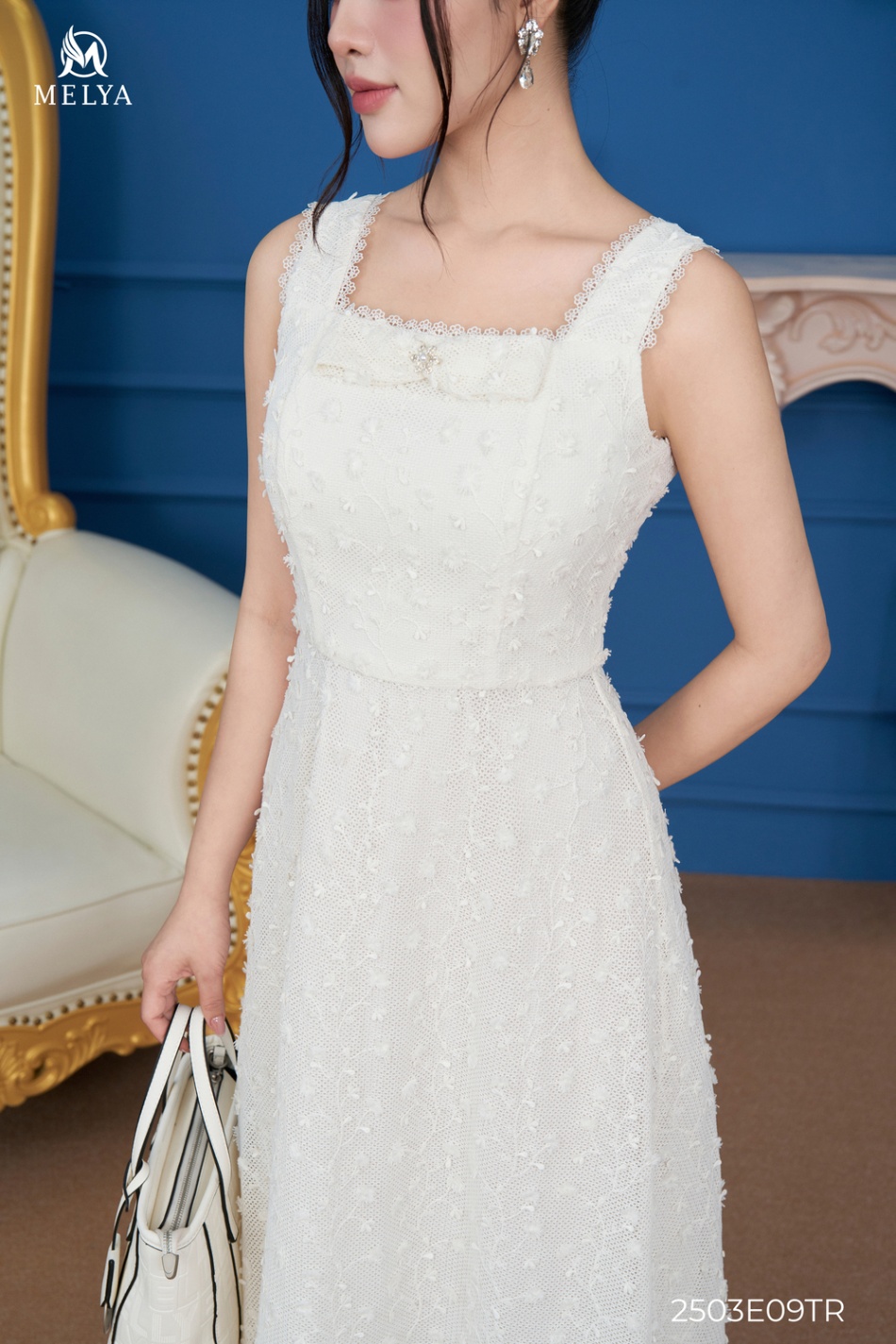 Đầm xoè -Lưới dệt hoa 3D - Trắng kem