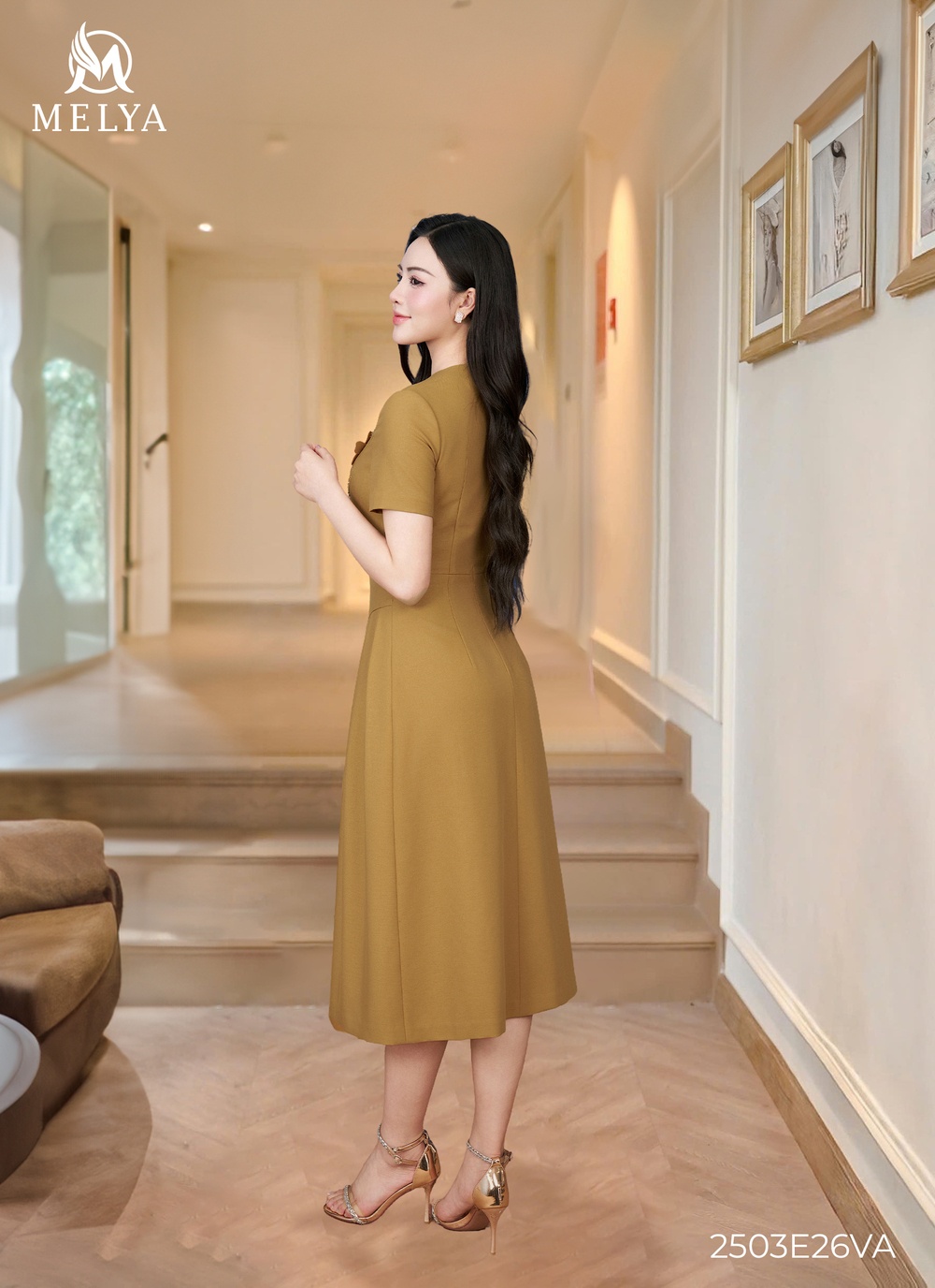 Đầm xòe - Xếp ly vàng đồng đính hoa 3D - Vàng đồng