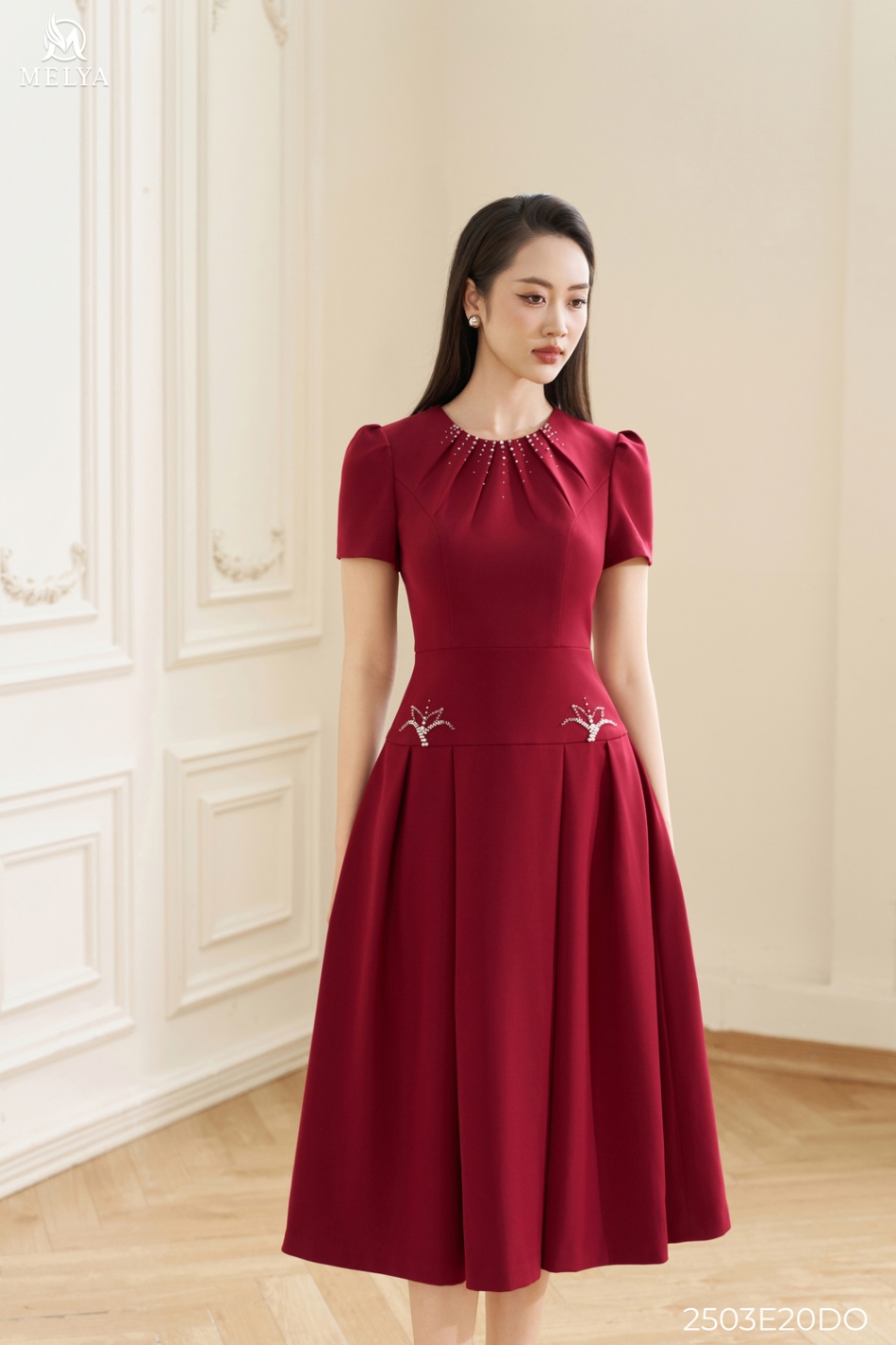 Đầm xoè - Cổ xếp nếp đính kết pha lê - Đỏ đô