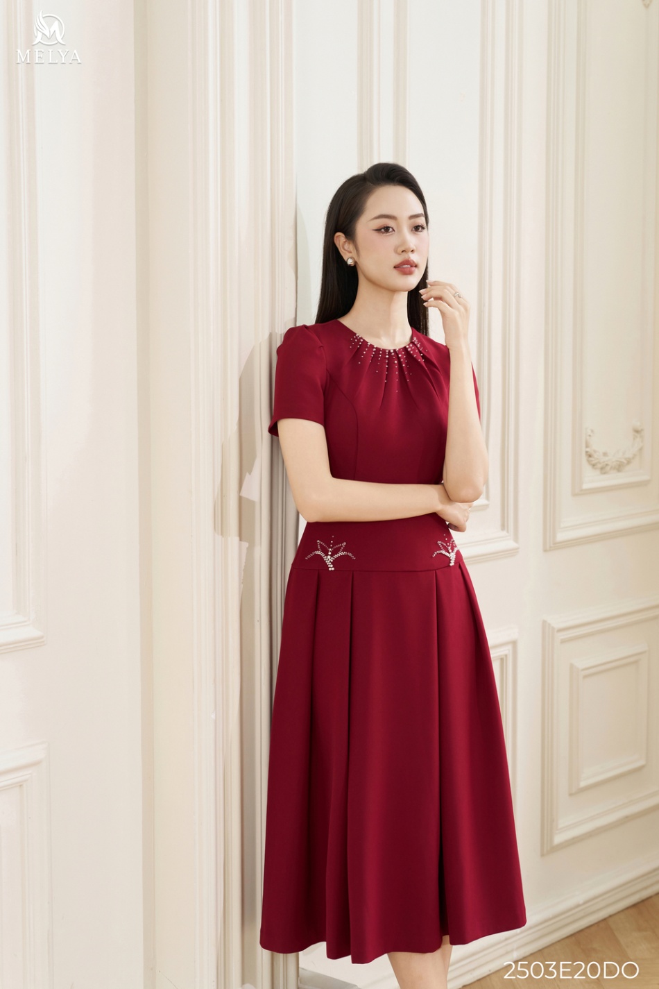 Đầm xoè - Cổ xếp nếp đính kết pha lê - Đỏ đô