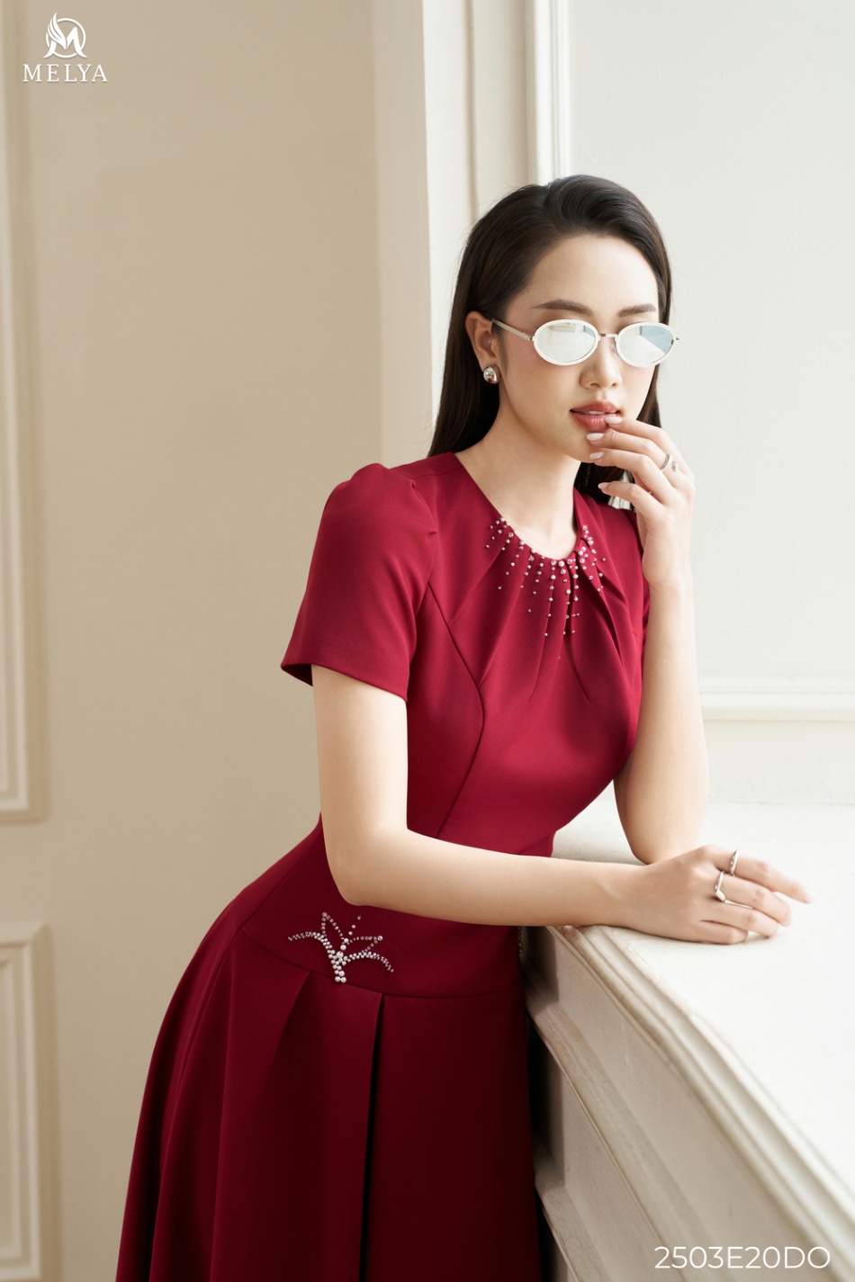 Đầm xoè - Cổ xếp nếp đính kết pha lê - Đỏ đô