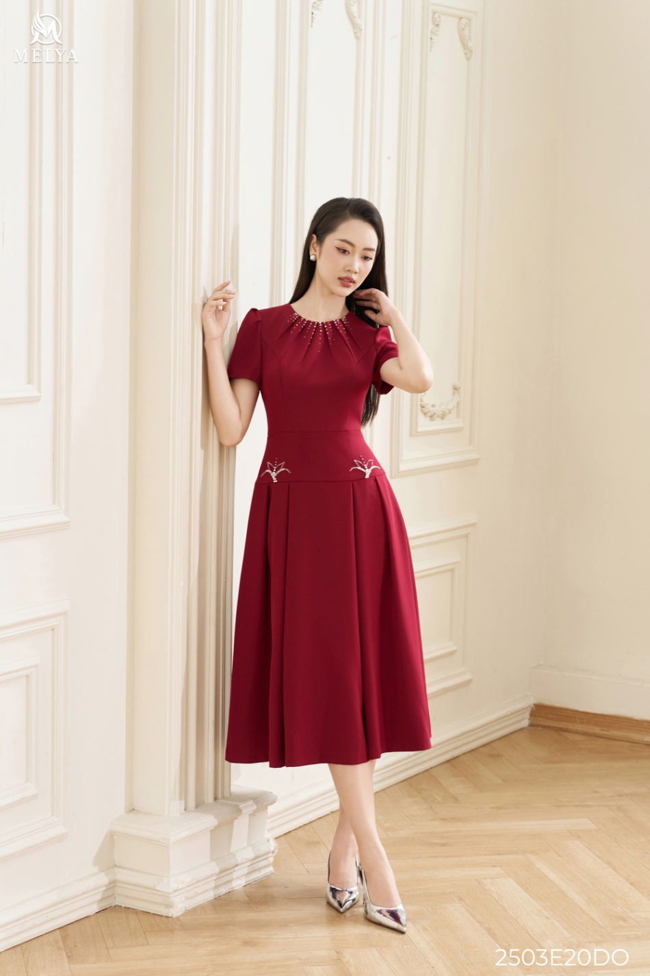 Đầm xoè - Cổ xếp nếp đính kết pha lê - Đỏ đô