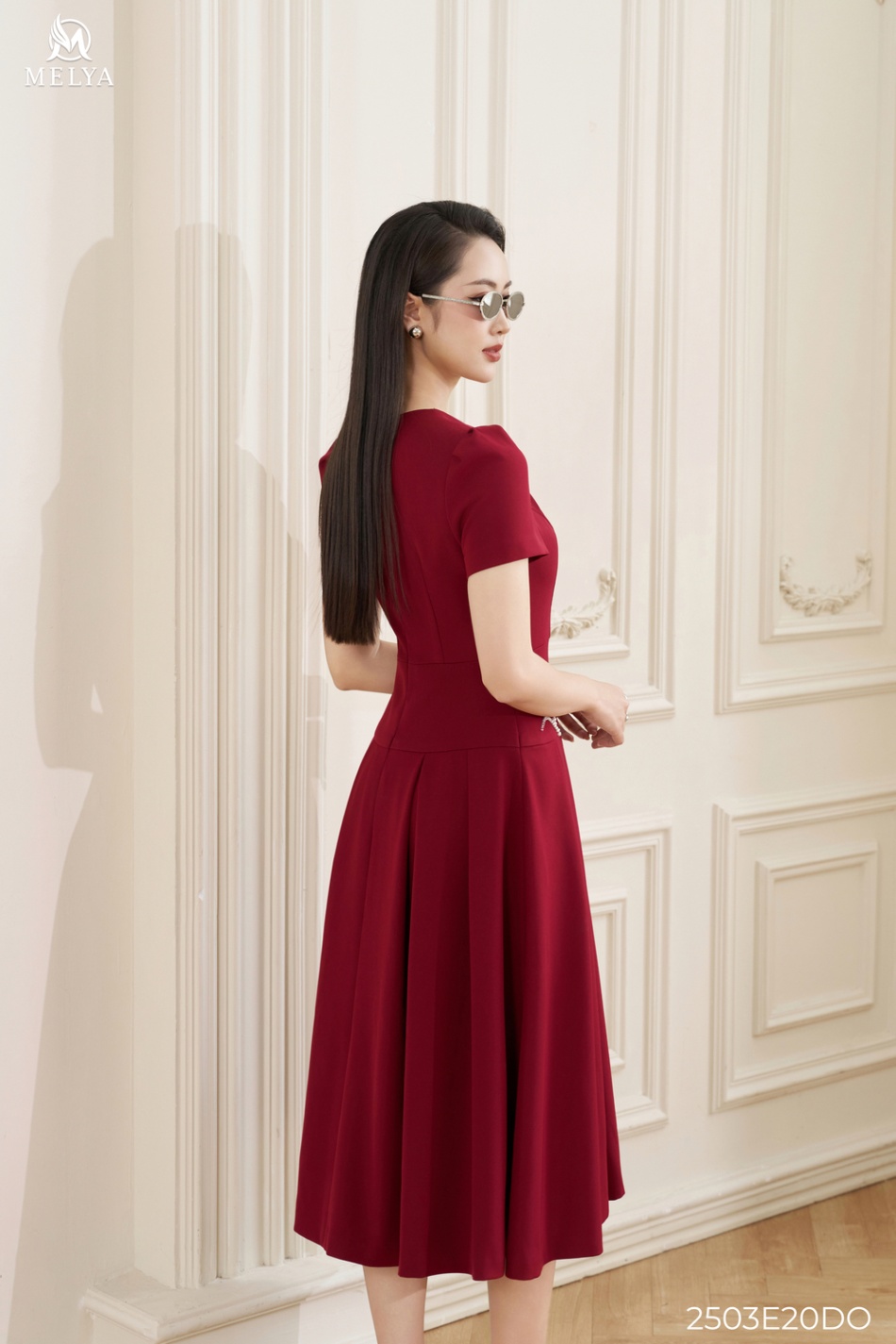 Đầm xoè - Cổ xếp nếp đính kết pha lê - Đỏ đô