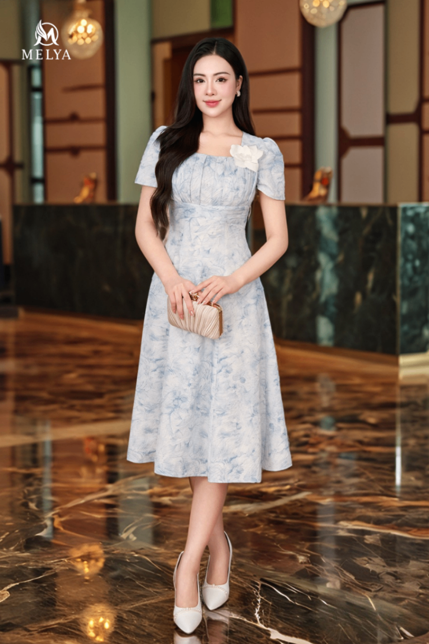 Đầm xoè xếp ly ngực hoa 3D