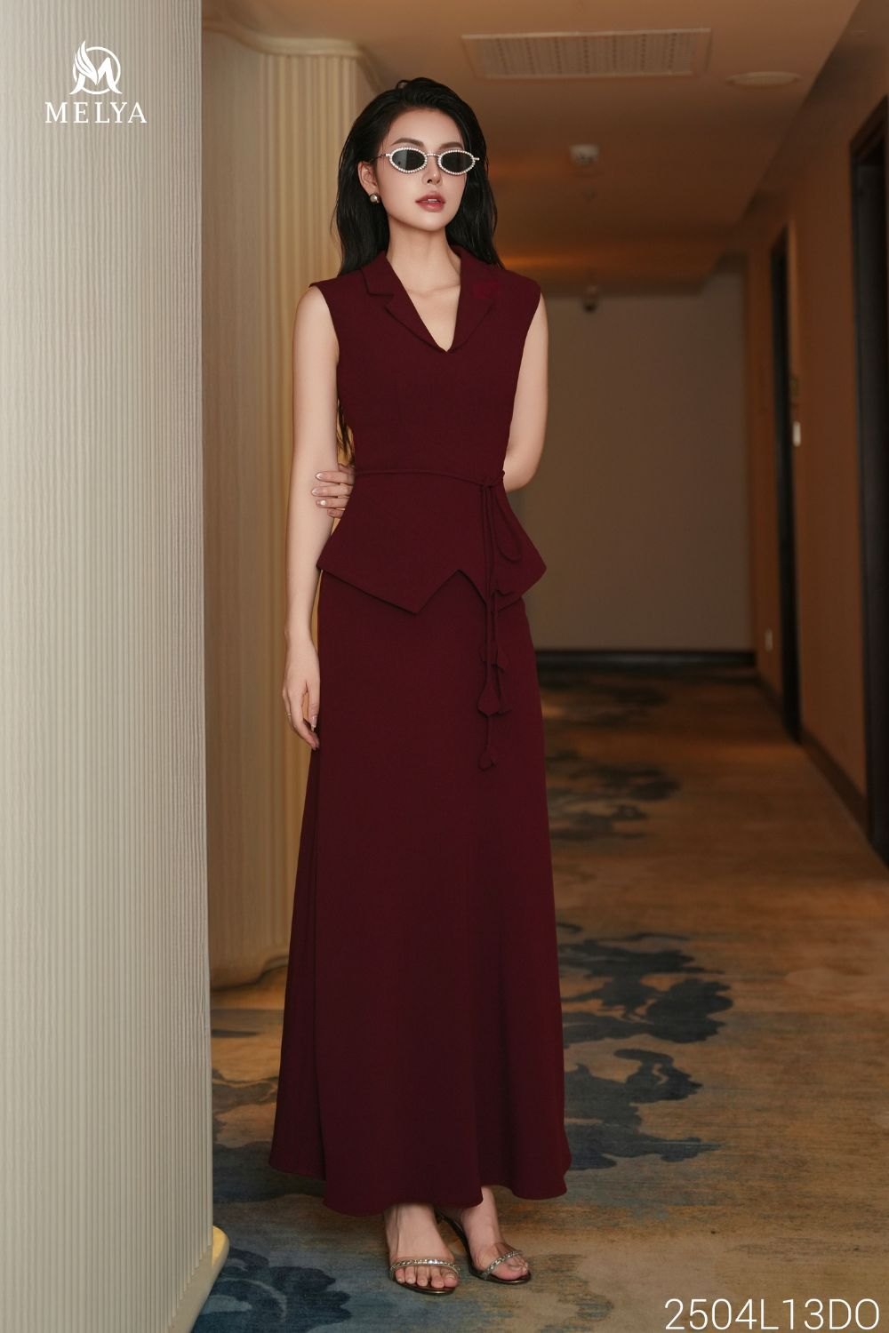 Set bộ - Cổ vest chân đuôi cá - Đỏ đô