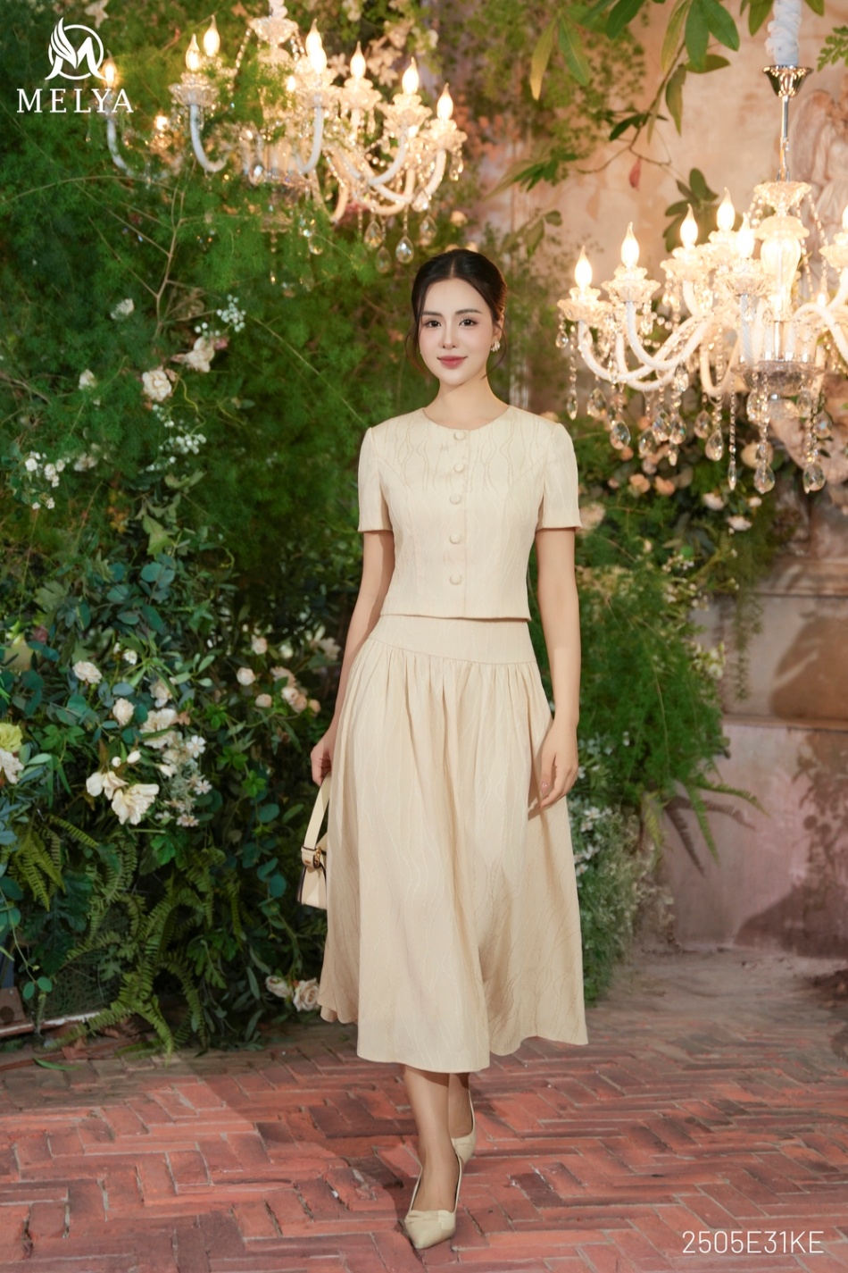 Set bộ - Áo kiểu croptop + Chân váy xòe Summer Poise - Kem