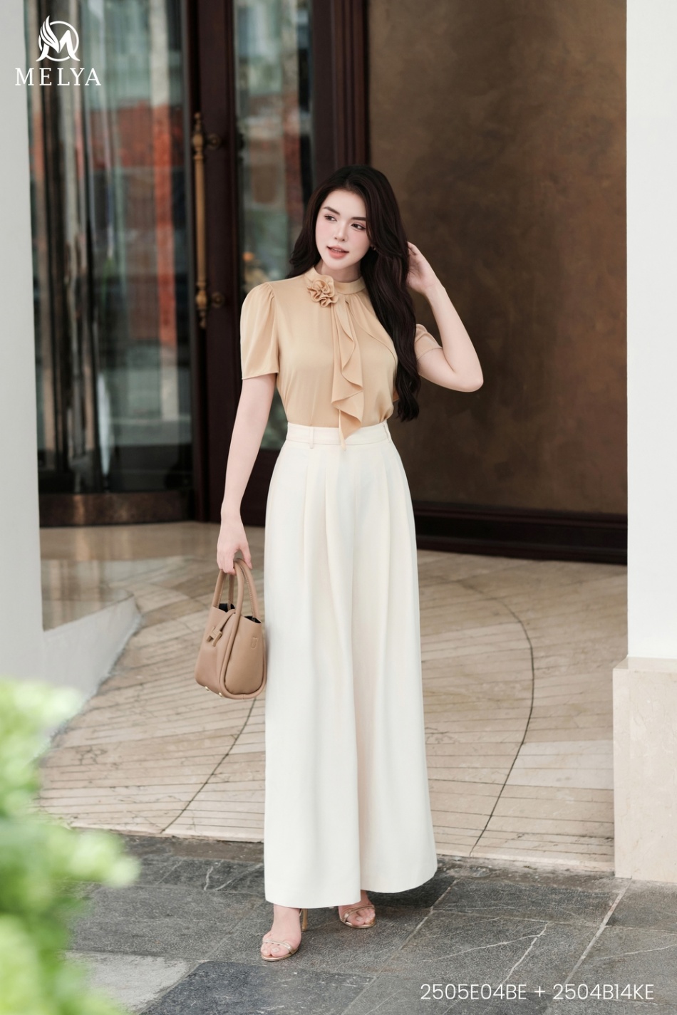 Sơ mi - Lụa ánh kim cổ vạt phối hoa -