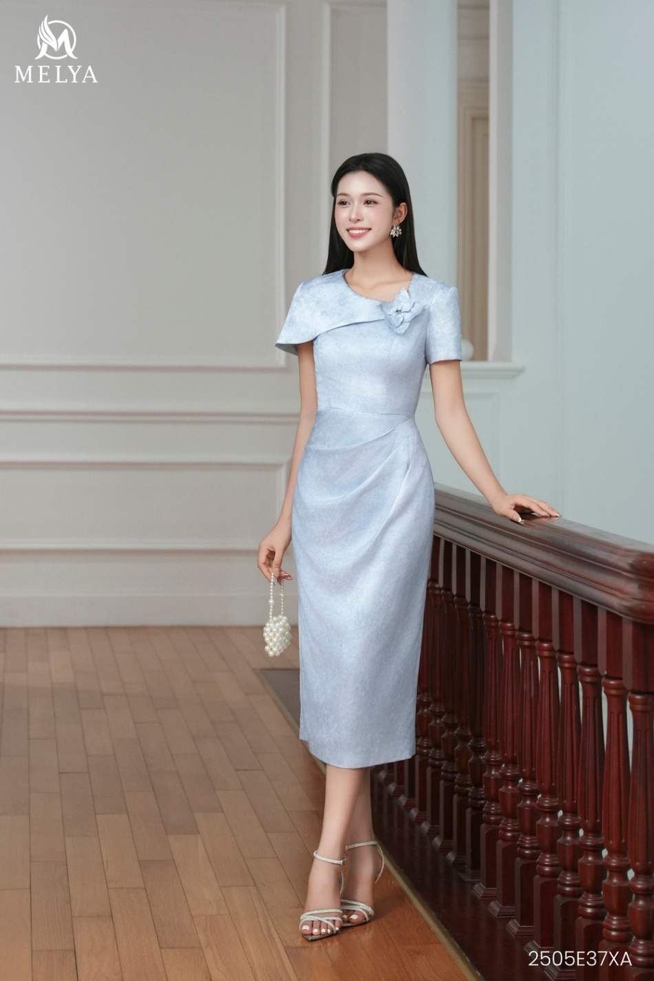 Đầm ôm - Tay cách điệu cổ lệch hoa 3D - Xanh pastel