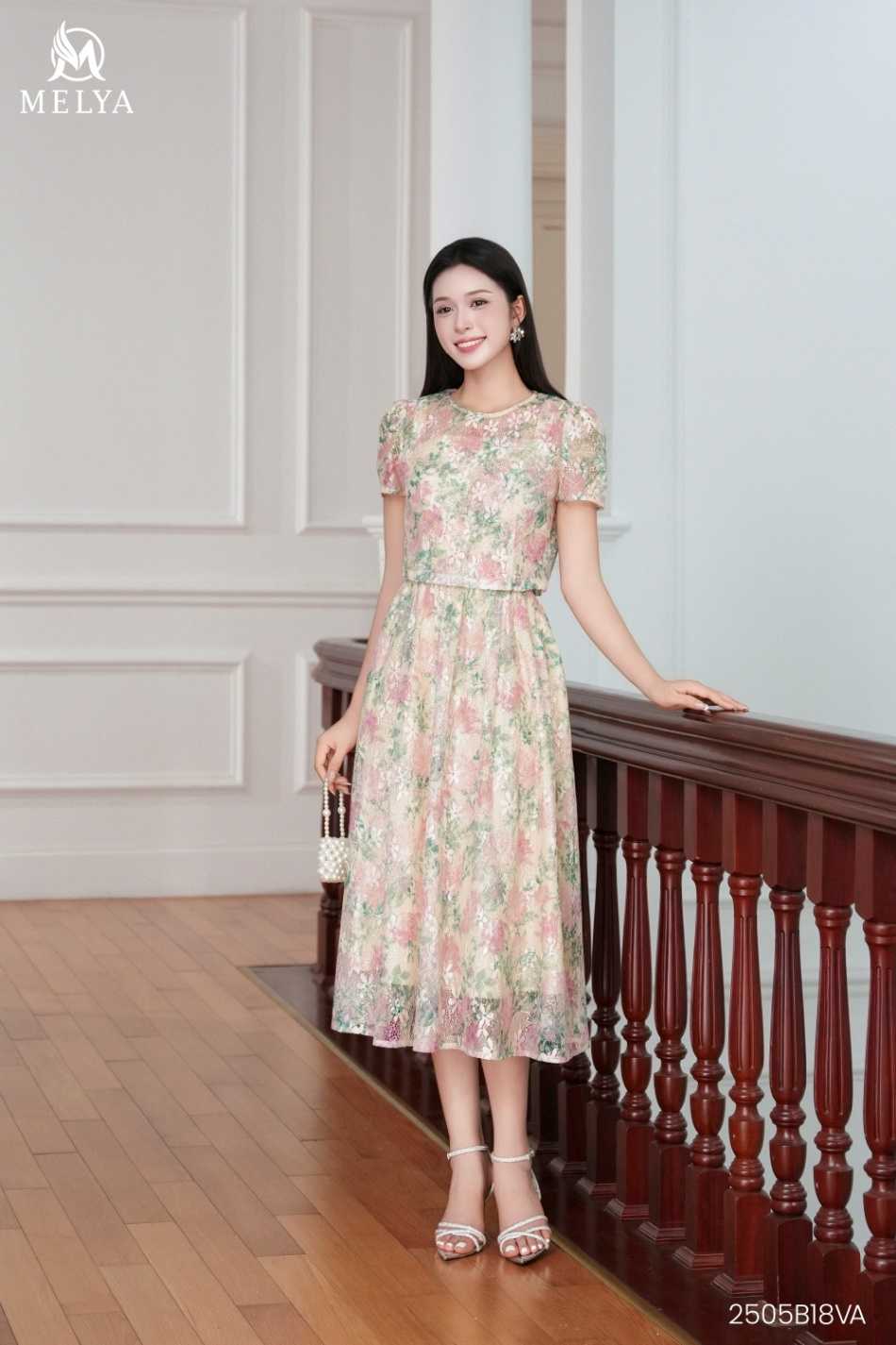 Set bộ áo sơ mi chân váy dập ly ren in hoa 3D