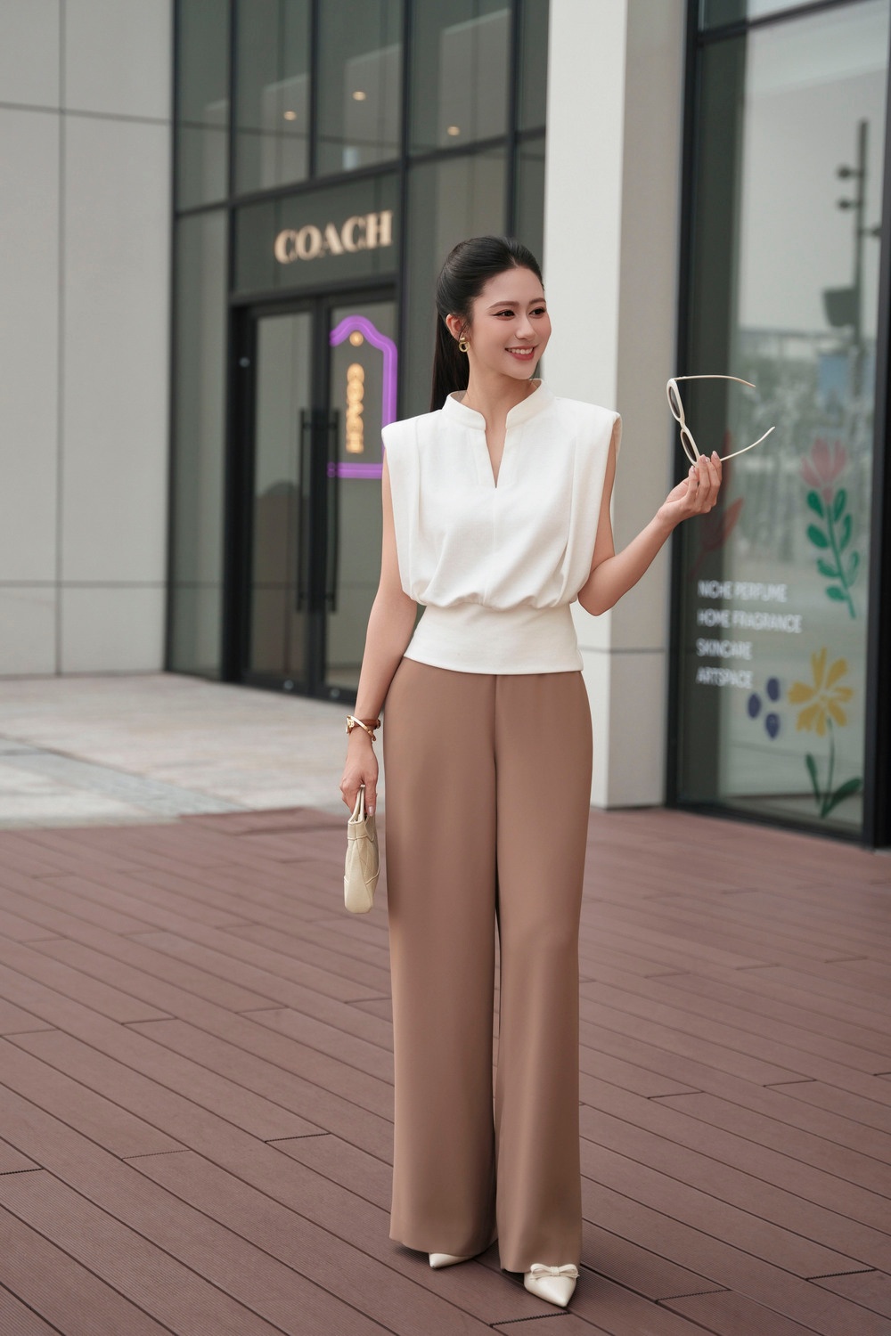 Áo kiểu - Cổ tàu vai cách điệu - Trắng