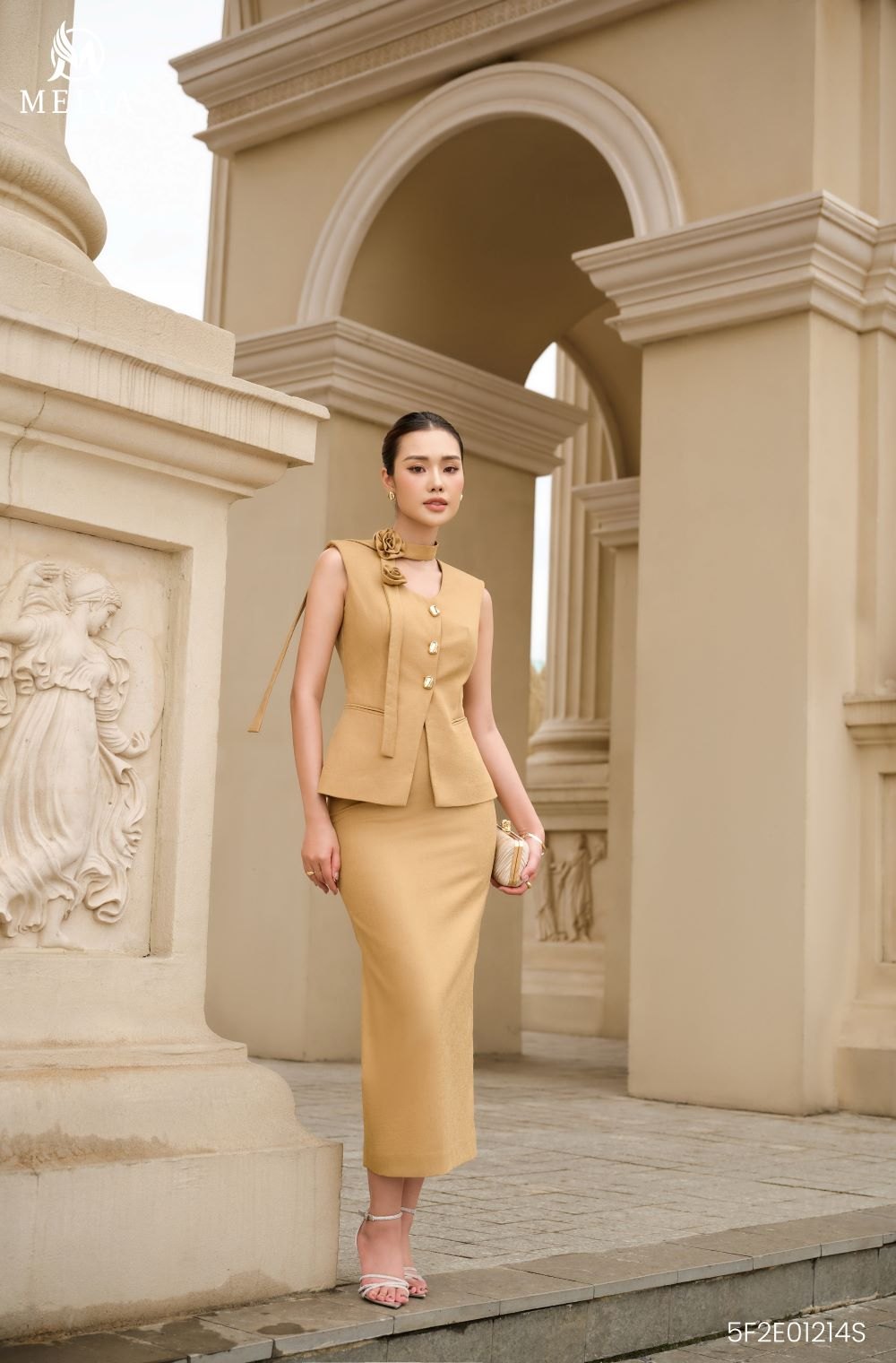 Set bộ - Gile hoa cổ & váy bút chì - Vàng ánh đồng