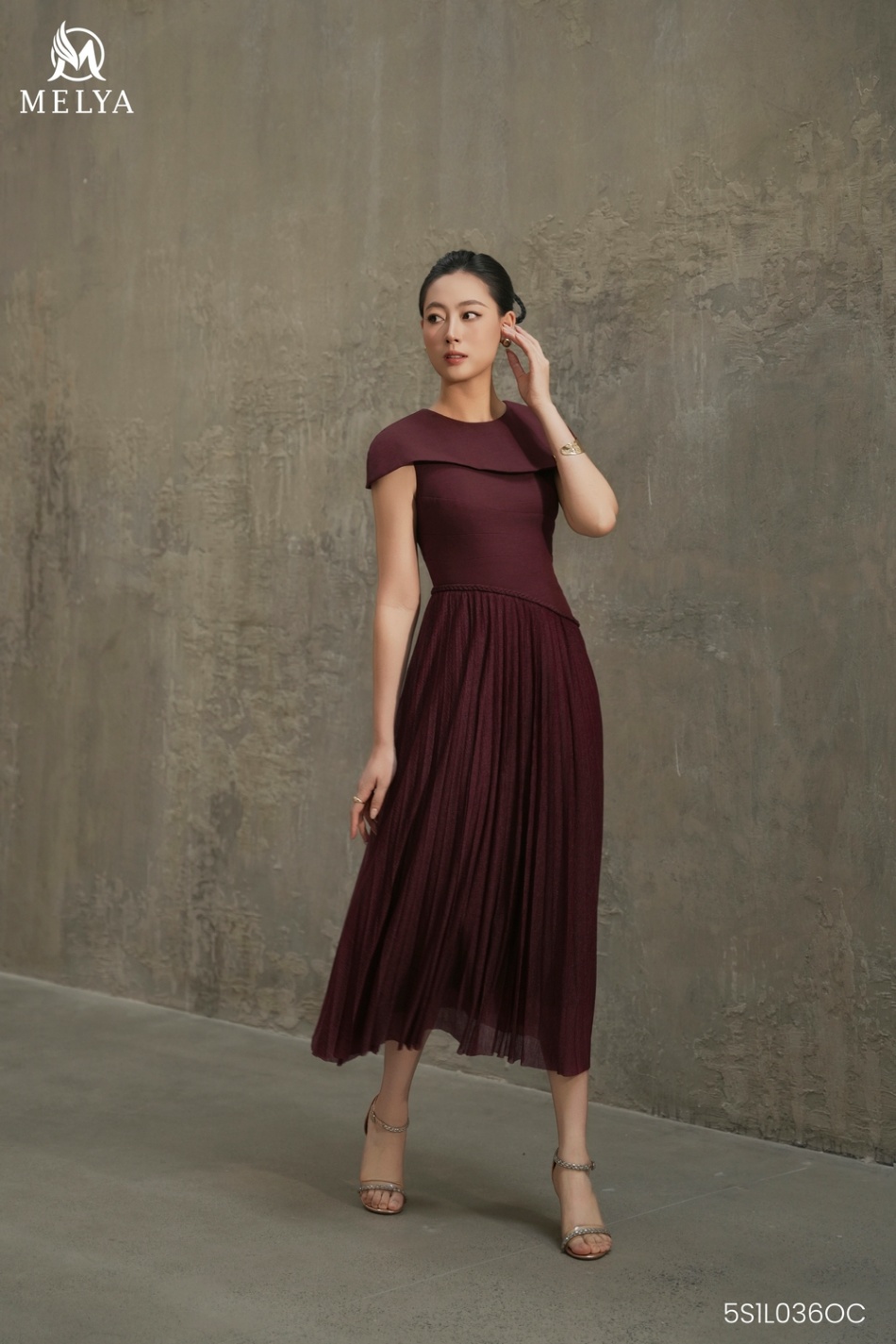Đầm choàng vai - Nira Dres phối dập ly - Đỏ mận